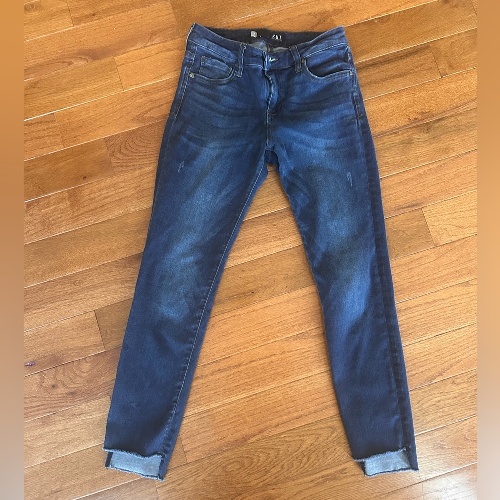 Kut from the Kloth Connie Ankle skinny jeans
Size 2
25 in inseam